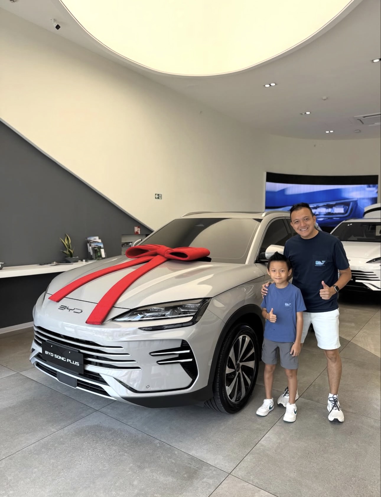 Customer receiving flowers and BYD car